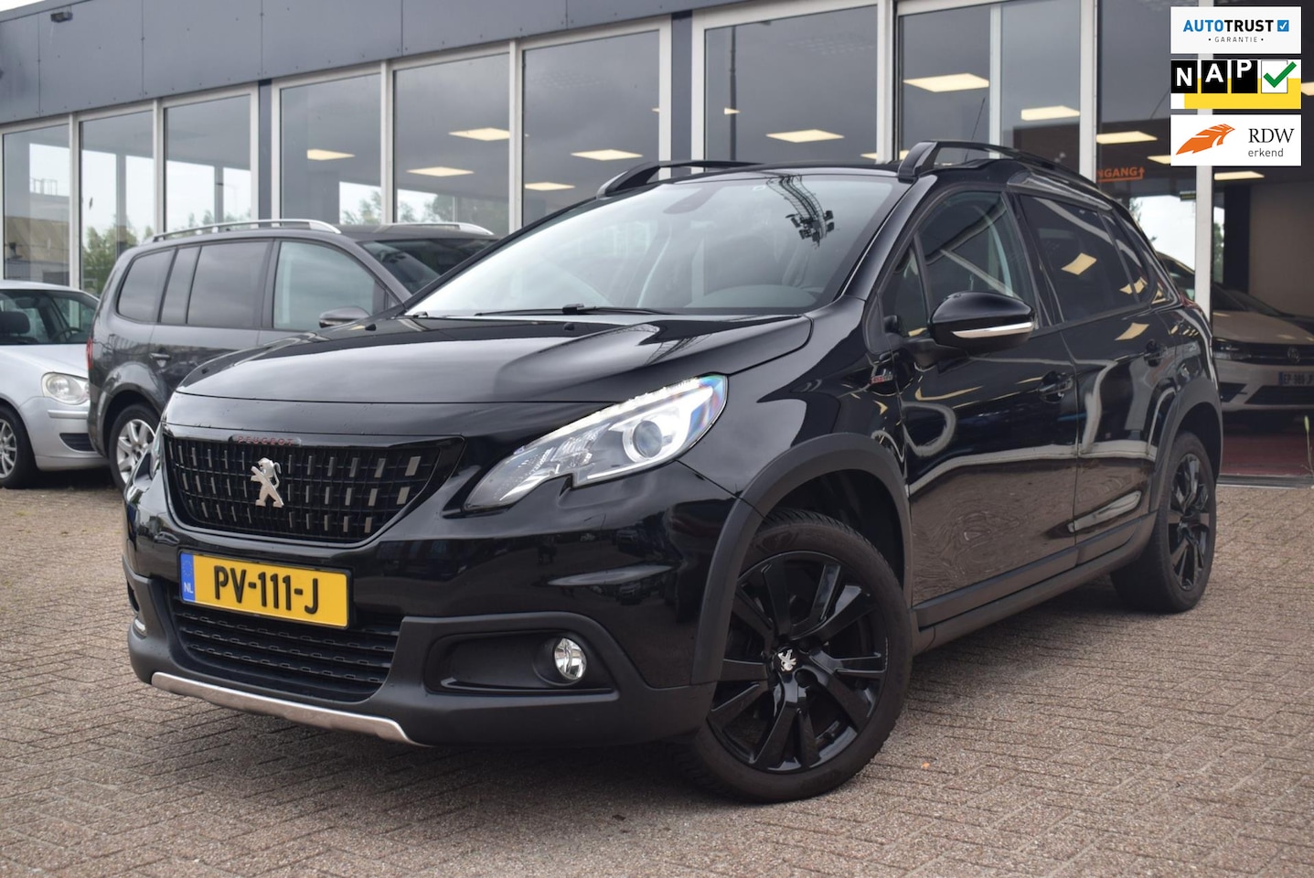Peugeot 2008 - 1.2 PureTech GT-line | PANORAMADAK | NAVIGATIE | CLIMATE CONTROL | CRUISE CONTROL | HALF L - AutoWereld.nl