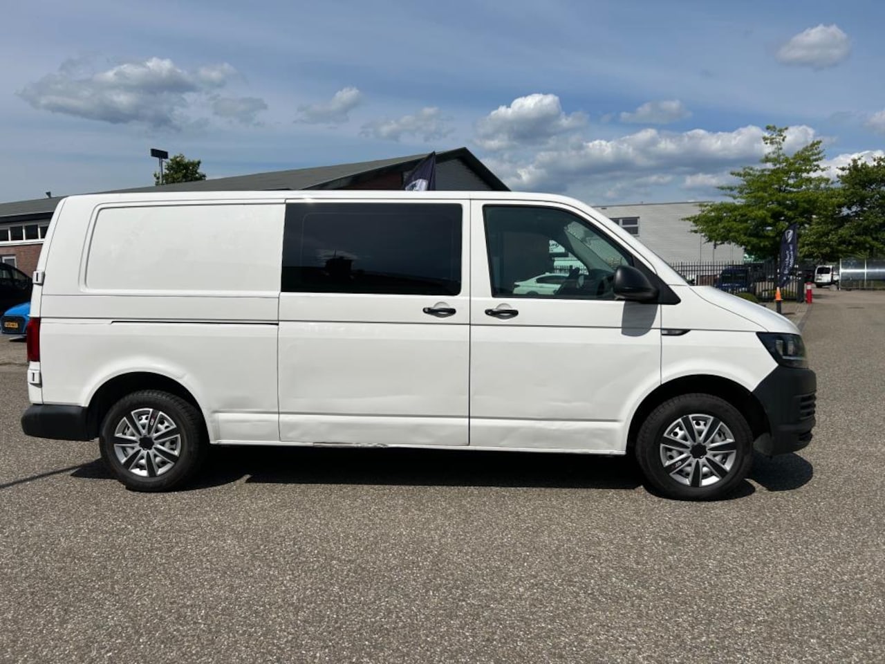 Volkswagen Transporter - T6 2.0 TDI DC |L2|150PK| 2018 | Euro 6 | Airco | Trekhaak - AutoWereld.nl