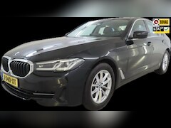 BMW 5-serie - 518d High Executive Edition HEAD-UP DISPLAY/TREKHAAK ELEKTRISCH/HARMAN KARDON