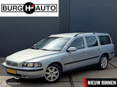 Volvo V70 - 2.4 Comfort Line 170PK - ECC - CRUISE CONTROLE - TREKHAAK - LM VELGEN - RADIO/CD - NAP - N