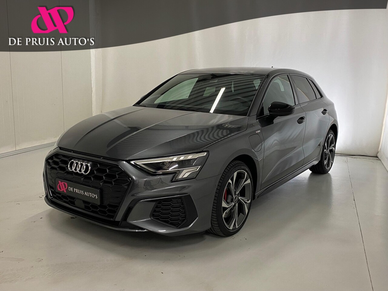 Audi A3 Sportback - 45 TFSI e S edition Competition Elk. verstelbare Schaalstoelen Camera 18 Inch Privacy Glas - AutoWereld.nl