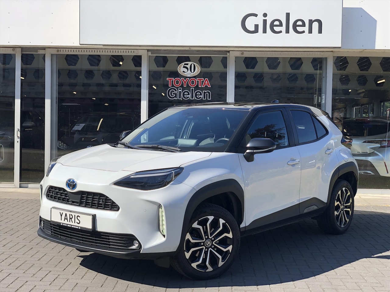 Toyota Yaris Cross - 1.5 Hybrid Dynamic Bi-Tone Comfort Pack | Dodehoekherkenning, Parkeersensoren, Stoel + Stu - AutoWereld.nl