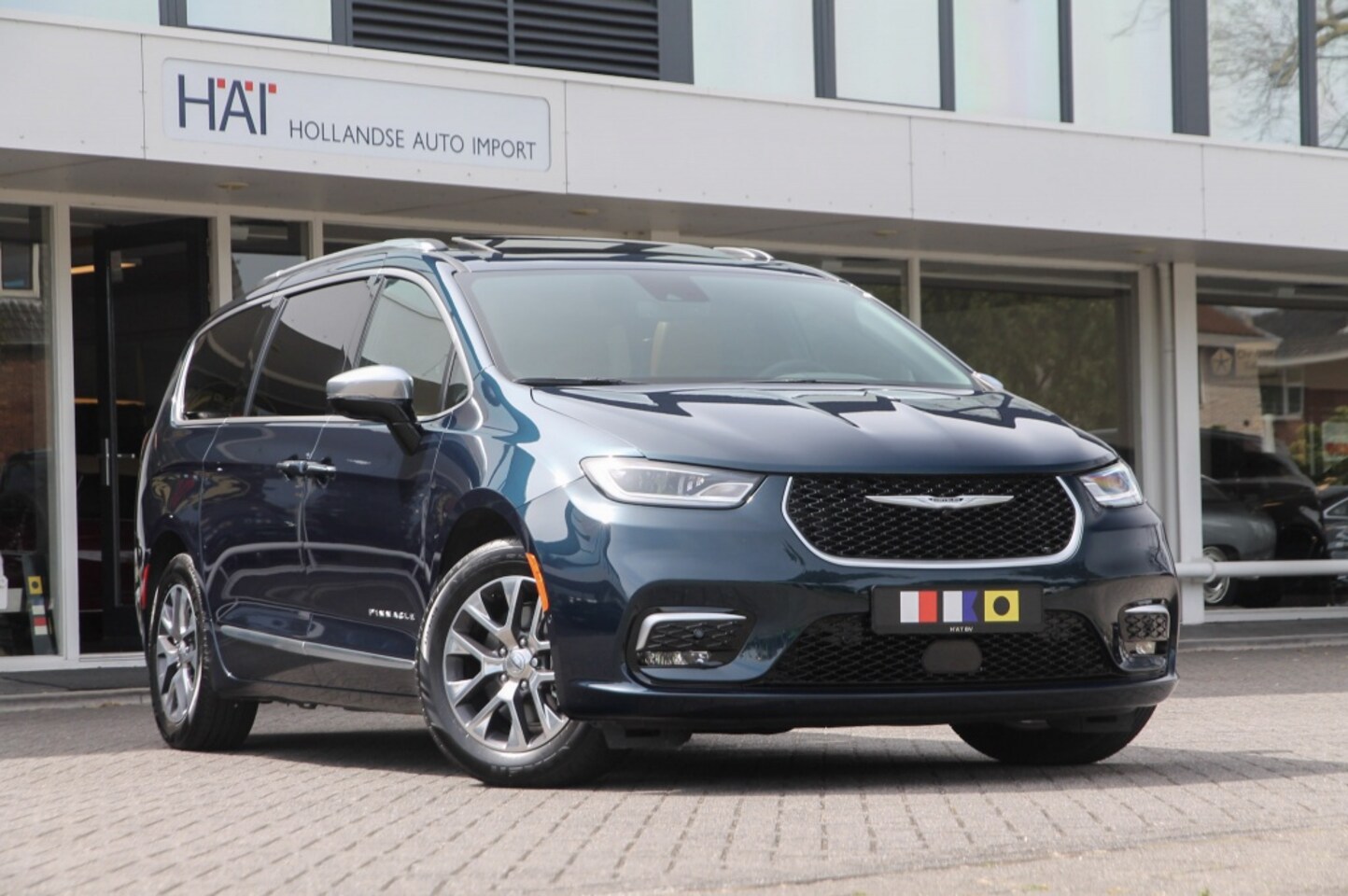 Chrysler Pacifica - 3.6 V6 Hybrid I Pinnacle I Pano ACC I - AutoWereld.nl