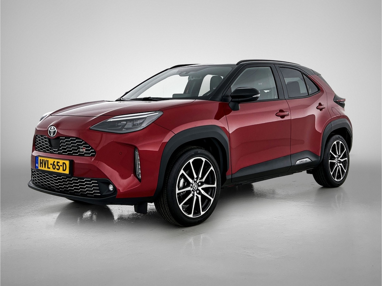 Toyota Yaris Cross - 1.5 Hybrid GR Sport | Navigatie | Blind Spot | Parkeersensoren voor+achter | Stoel- en Stu - AutoWereld.nl