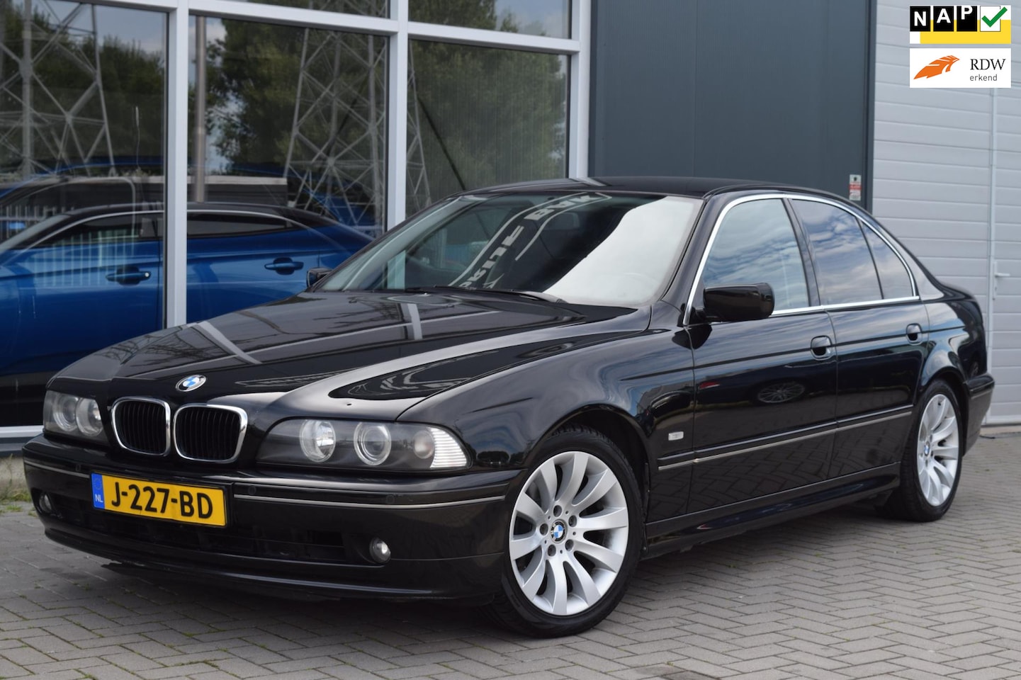 BMW 5-serie - 520i Lifestyle Edition | Automaat | Clima | Cruise | APK 7-2026 ! - AutoWereld.nl