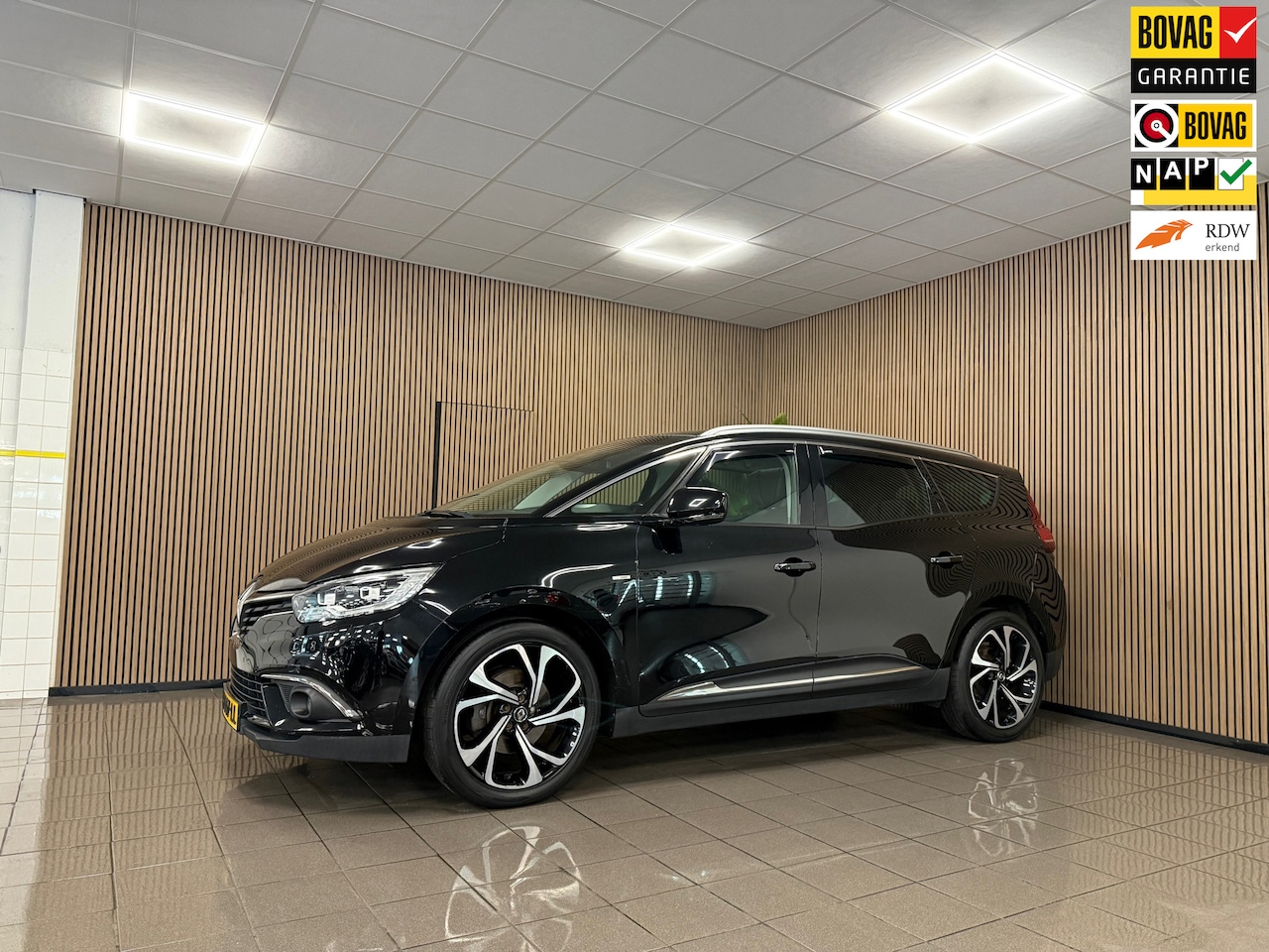 Renault Grand Scénic - 1.3 TCe Bose * Automaat / Panoramadak / Leder / Camera / Navigatie * - AutoWereld.nl