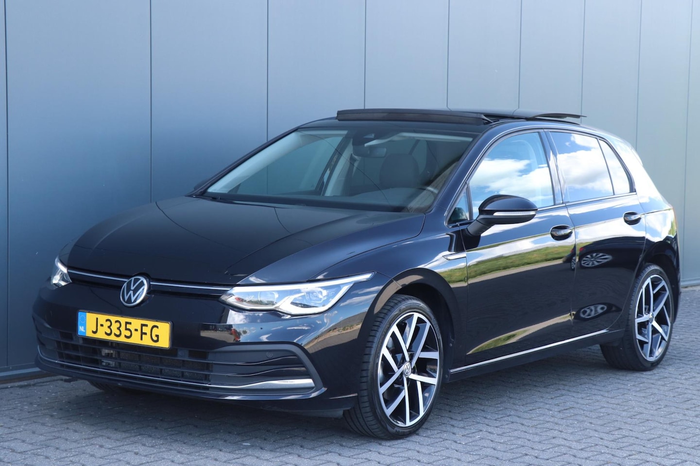 Volkswagen Golf - 1.5 eTSI Style | PANO - IQ. LIGHT - NAP - VOL! - AutoWereld.nl