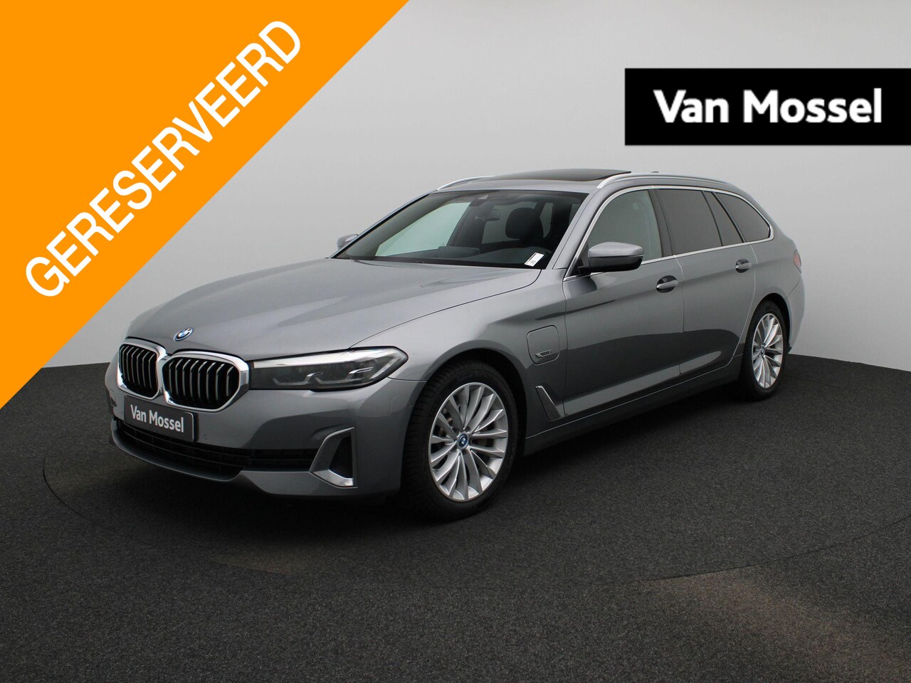 BMW 5-serie Touring - 530e Business Edition Plus | Climate Control | Panoramadak | Lederen Bekleding | Stoelverw - AutoWereld.nl