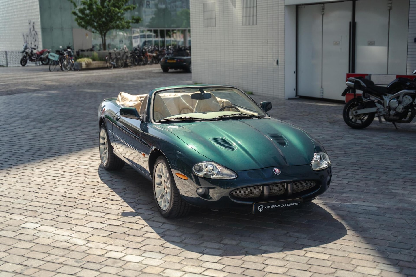 Jaguar XKR - 4.0 V8 Convertible orig. NL gerestaureerd - AutoWereld.nl
