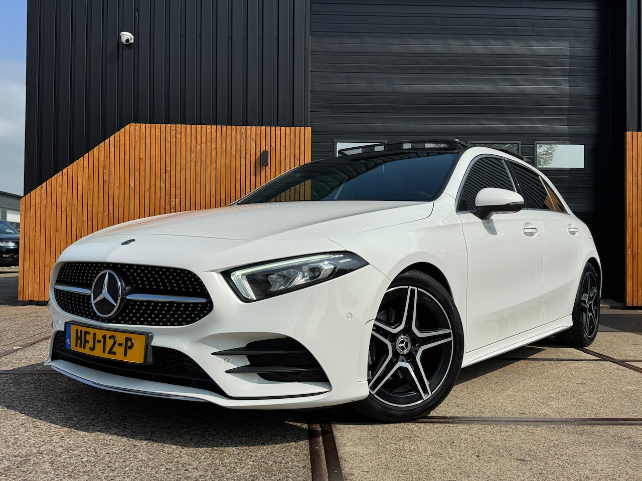 Mercedes-Benz A-klasse - 200 AMG Premium Plus Pano Cruise Clima Carplay - AutoWereld.nl