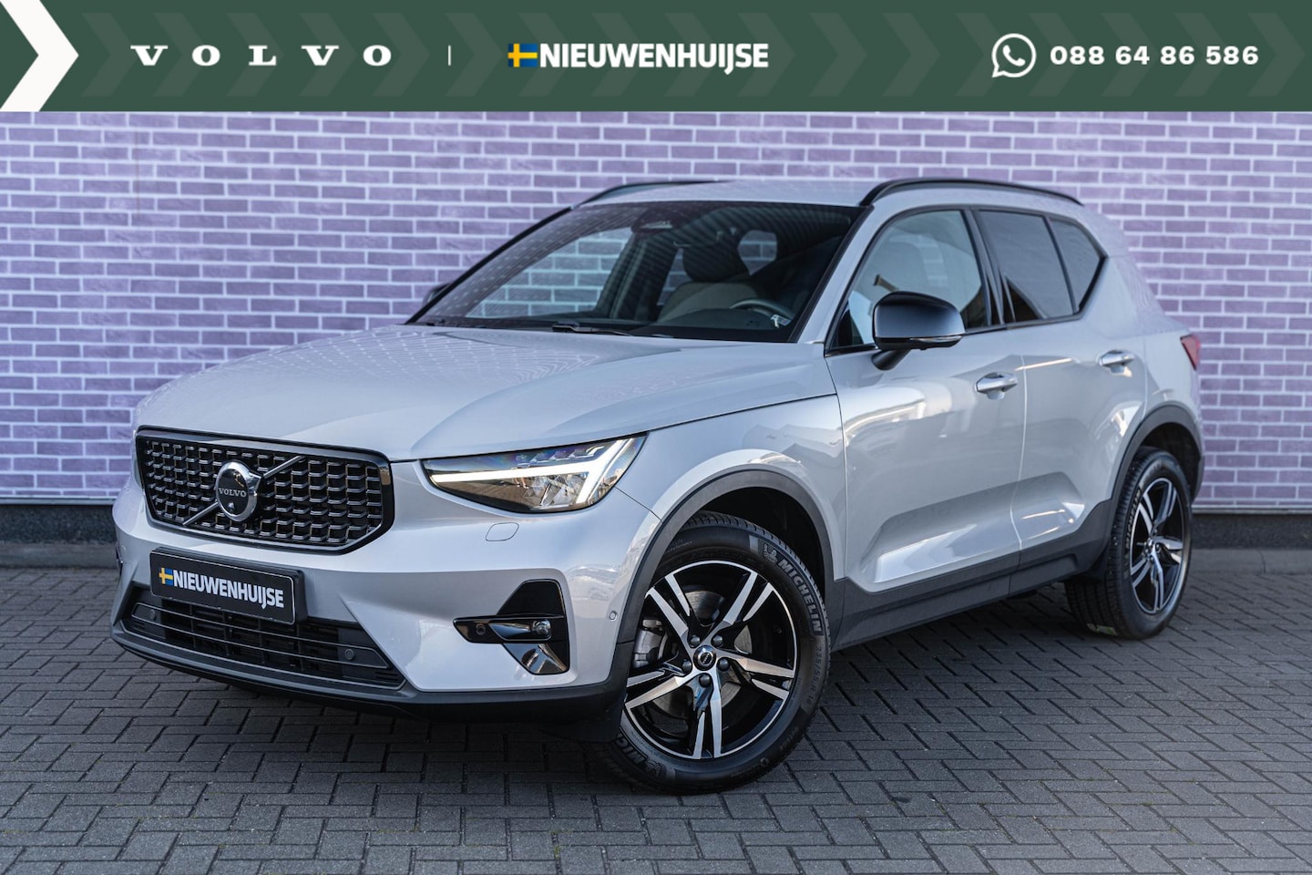 Volvo XC40 - B4 Aut. Plus Dark | Standkachel | Trekhaak | 360º Camera | Geheugen best.stoel | Adaptive - AutoWereld.nl