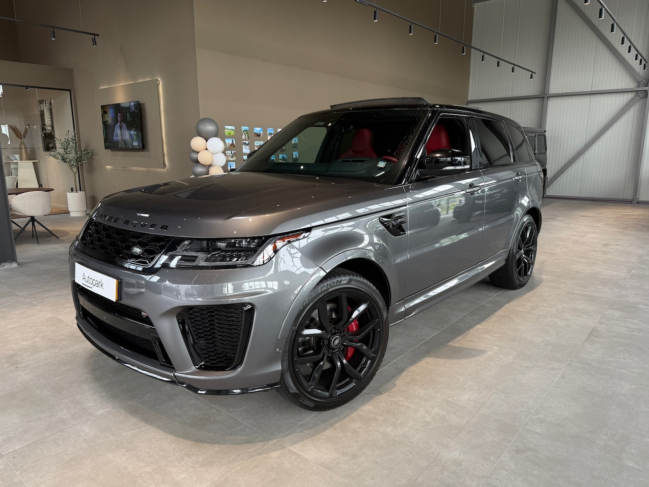 Land Rover Range Rover Sport - Land Rover Range Rover Sport 5.0 V8 576pk SC SVR Carbon-edit - AutoWereld.nl