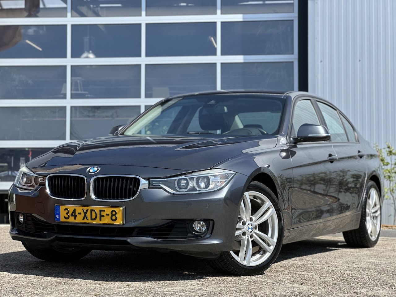 BMW 3-serie - 320i Executive 184pk | Automaat | Bluetooth | Cruise Control | Lichtmetalen velgen 18" | N - AutoWereld.nl