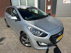 Hyundai i30 Wagon - 1.4 / Navi / Camera / PDC / Clima / Cruise