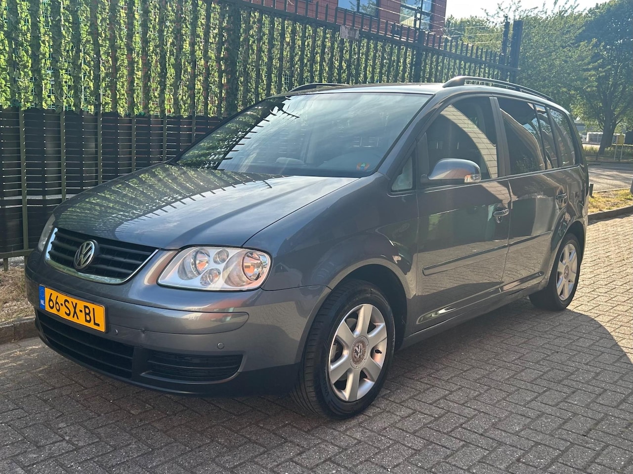Volkswagen Touran - 2.0-16V FSI Business 7 Persoons AIRCO| NAP - AutoWereld.nl