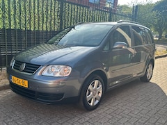 Volkswagen Touran - 2.0-16V FSI Business 7 Persoons AIRCO|NAP