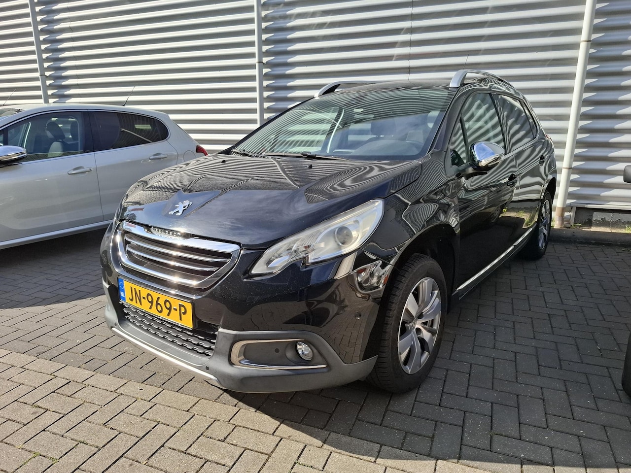 Peugeot 2008 - SUV 1.2 Allure Automaat Pano/Clima/LMV - AutoWereld.nl