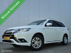 Mitsubishi Outlander - 2.4 PHEV PURE/CAMERA/FULL LED/KEYLESS/240PK