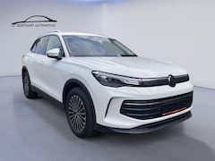 Volkswagen Tiguan - 1.5 eTSI Life / Trekhaak / Camera / Stoel + Stuurverw / Dodehoek