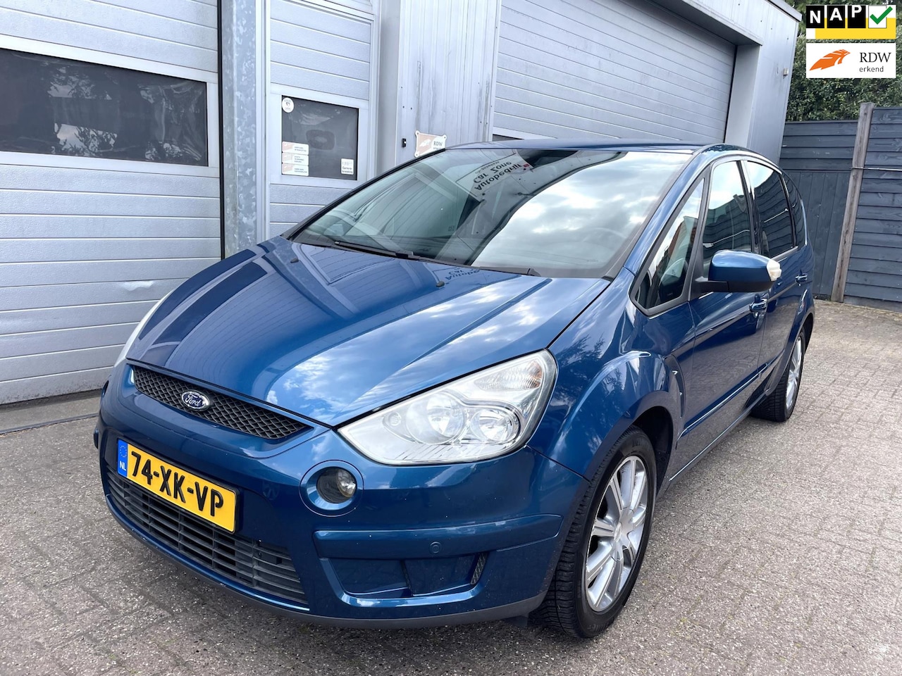 Ford S-Max - 2.0-16V-Navi-Clima-Cruise-Velgen-Trekhaak-New APK - AutoWereld.nl
