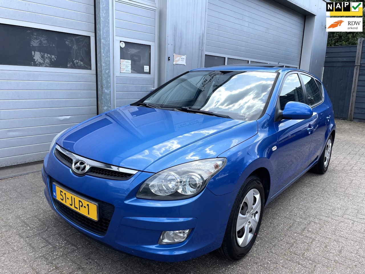 Hyundai i30 - 1.4i Blue Dynamic 5DR 2009-Clima-Schuifdak-APK - AutoWereld.nl