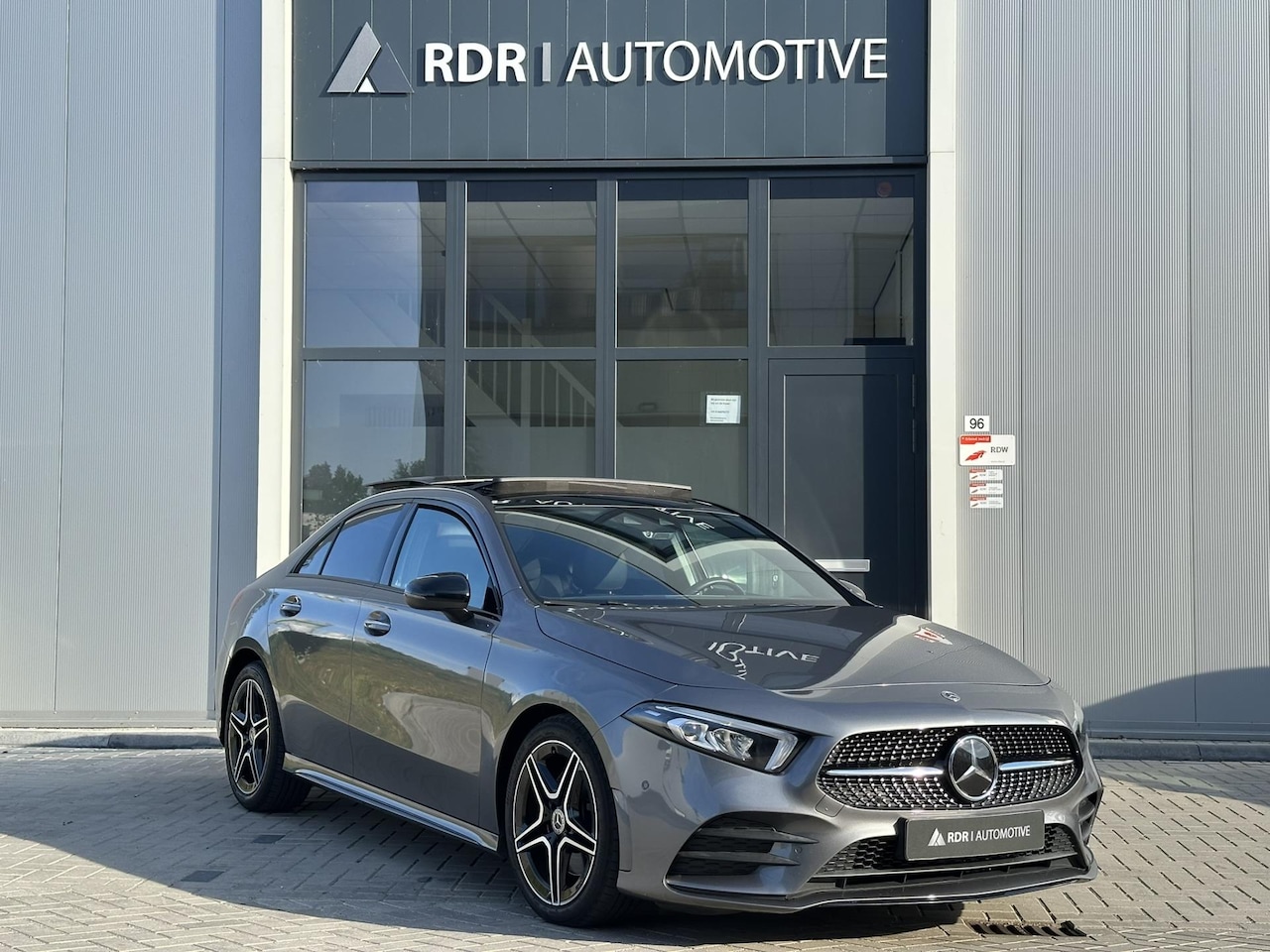Mercedes-Benz A-klasse - 250 AMG / Panoramadak / Sfeerverlichting? Premium Plus - AutoWereld.nl