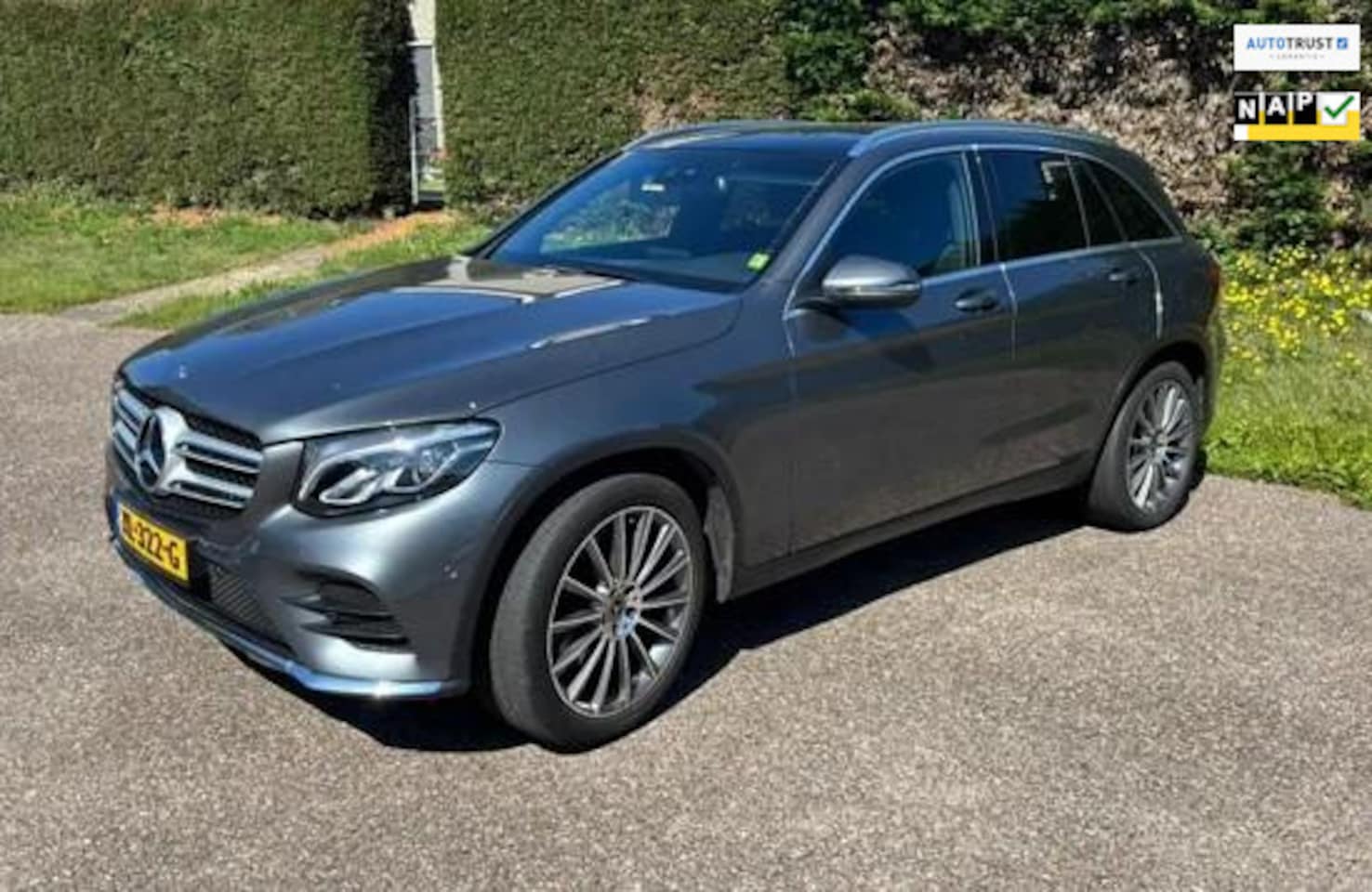 Mercedes-Benz GLC-klasse - 250 4MATIC AMG Premium Plus PANORAMADAK / CAMERA / LEER / TREKHAAK / 19INCH - AutoWereld.nl