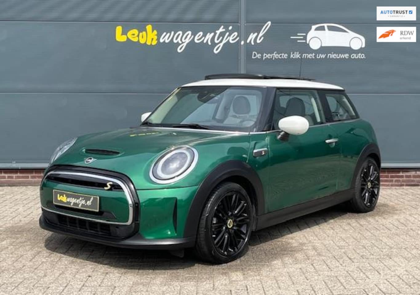 MINI Mini-Electric - Cooper SE 33 kWh *schuifdak *carplay *ecc - AutoWereld.nl