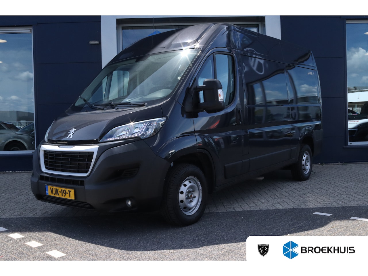Peugeot Boxer - 333 2.2 BlueHDi 140 L2H2 Premium | Cruise Control | Trekhaak | Navi | Carplay | Camera | - AutoWereld.nl