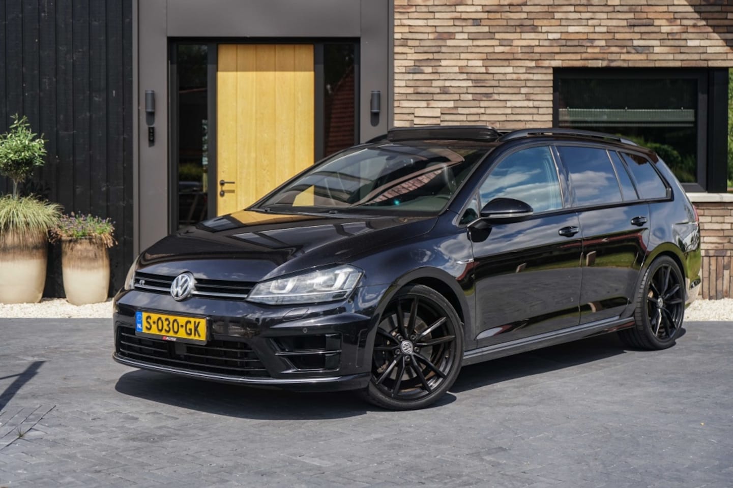 Volkswagen Golf Variant - 7R 2.0 TSI R 4Motion R20 300PK - AutoWereld.nl