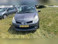 Renault Clio - 1.2-16V Special Line