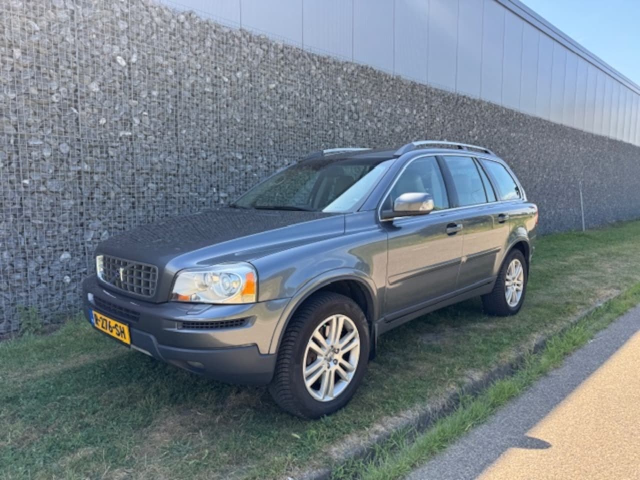 Volvo XC90 - 2.5 T Kinetic 7PERS AUTOMAAT LEER YOUNGTIMER - AutoWereld.nl