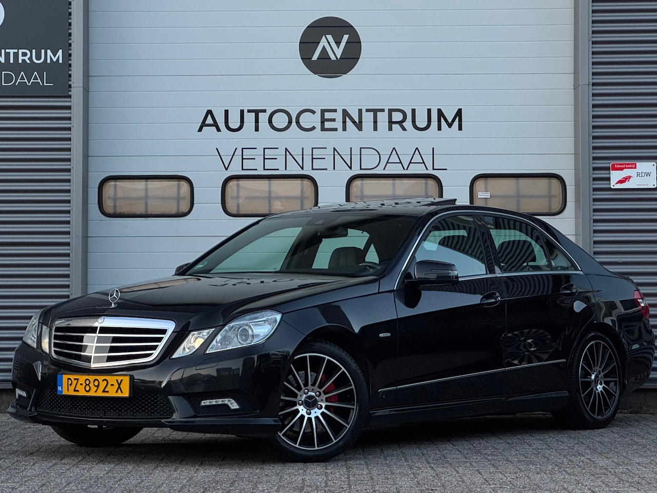 Mercedes-Benz E-klasse - E350 CDI V6 AMG Avantgarde PANO/LEDER/CAMERA - AutoWereld.nl