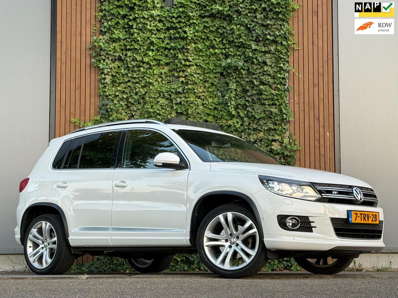 Volkswagen Tiguan - 1.4 TSI R-Line Edition|PANO|TREKHAAK|CRUISE - AutoWereld.nl