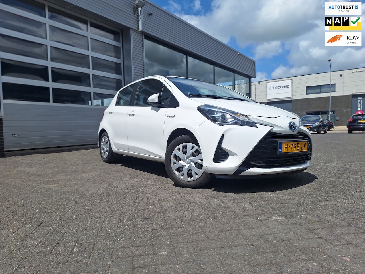 Toyota Yaris - 1.5 Hybrid Active/Automaat*Cruise*Ecc*Pdc Achter*Enz - AutoWereld.nl