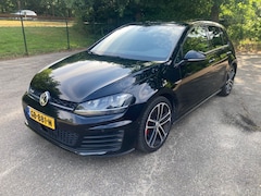 Volkswagen Golf - 2.0 TDI GTD DSG PANO KEYLESS SPORTSOUND