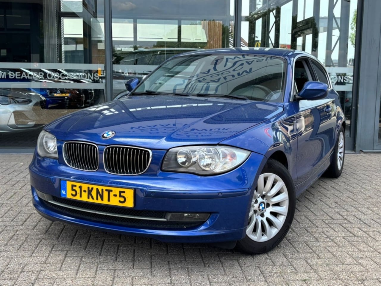 BMW 1-serie - 116I BUSINESS STYLE CARPLAY NAVI AIRCO PDC-CAMERA - AutoWereld.nl