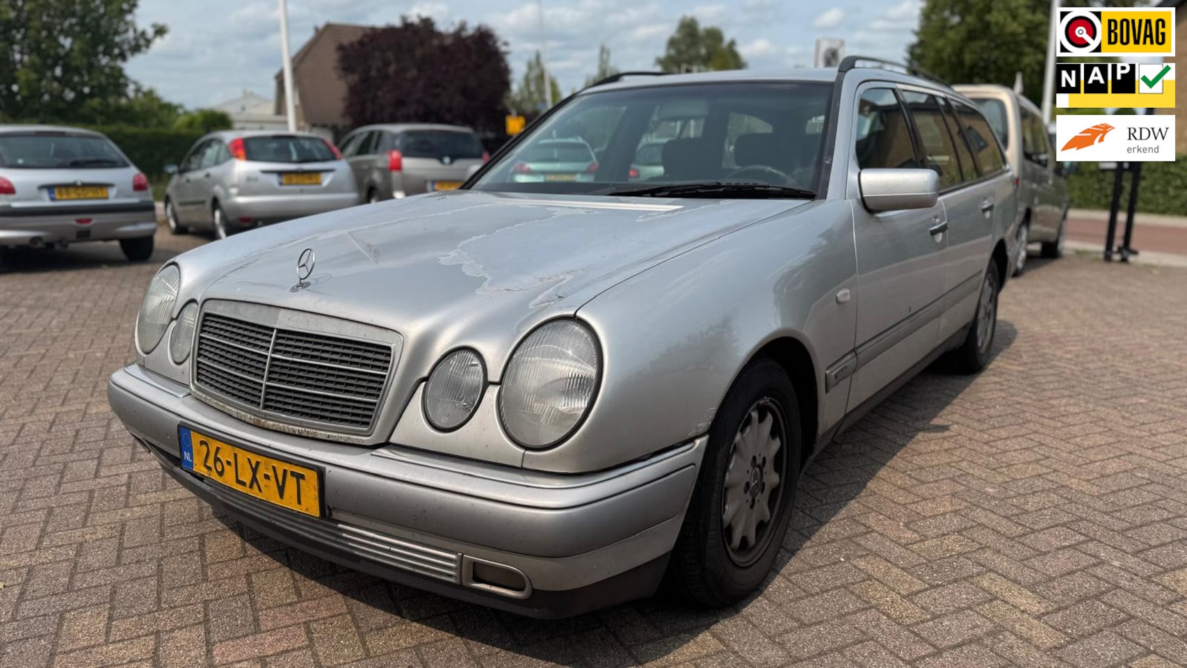 Mercedes-Benz E-klasse Combi - 240 Avantgarde automaat navi clima cruise controle elektrische pakket lm-velgen trekhaak - AutoWereld.nl