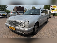 Mercedes-Benz E-klasse Combi - 240 Avantgarde automaat navi clima cruise controle elektrische pakket lm-velgen trekhaak