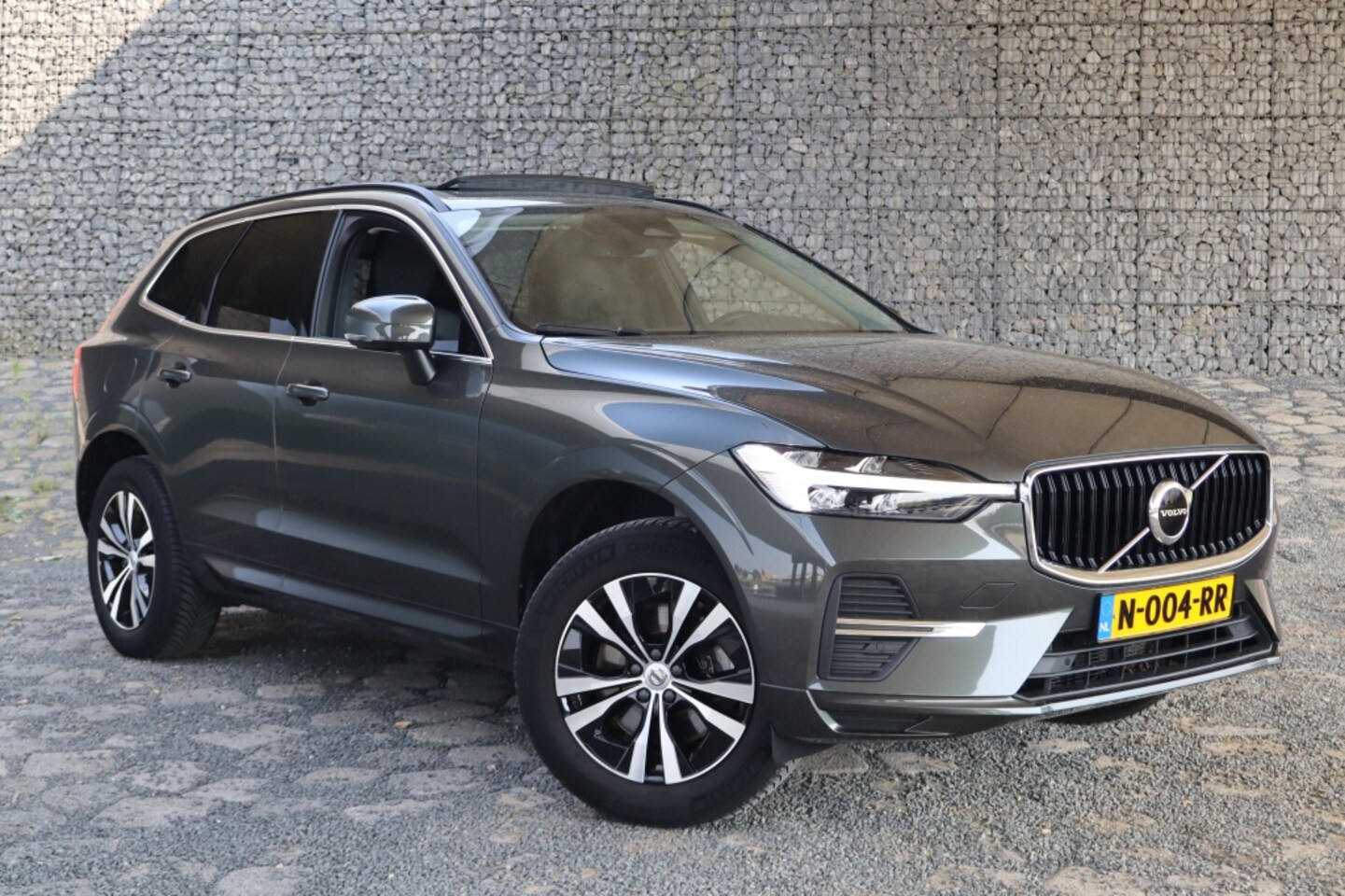 Volvo XC60 - 2.0 B5 | Trekhaak | Schuifdak | Leer | Camera - AutoWereld.nl