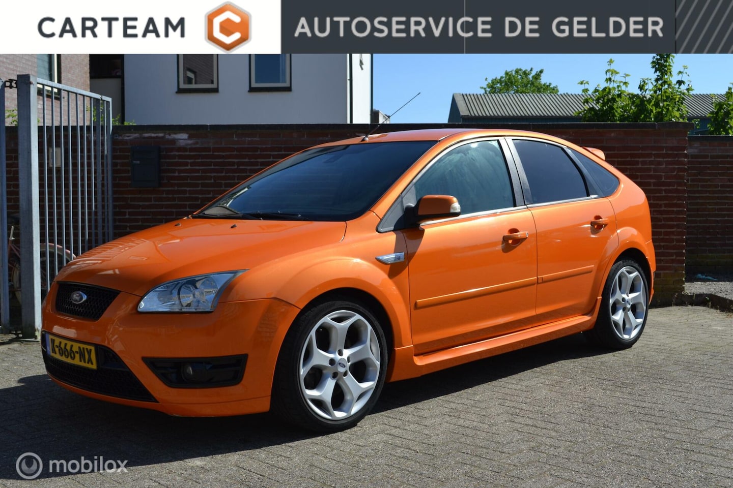 Ford Focus - 2.5-20V ST | Cruise | Recaro | Youngtimer | Electric Orange - AutoWereld.nl