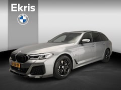 BMW 5-serie Touring - 530e M-Sportpakket / Panoramadak / Trekhaak / Getint glas / Park assist / Head-up / Laserl