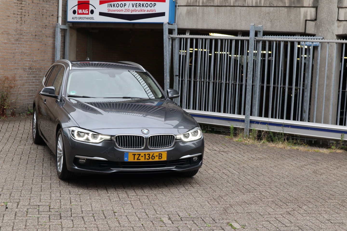 BMW 3-serie Touring - 320i Luxury Edition 320i Luxury Edition - AutoWereld.nl