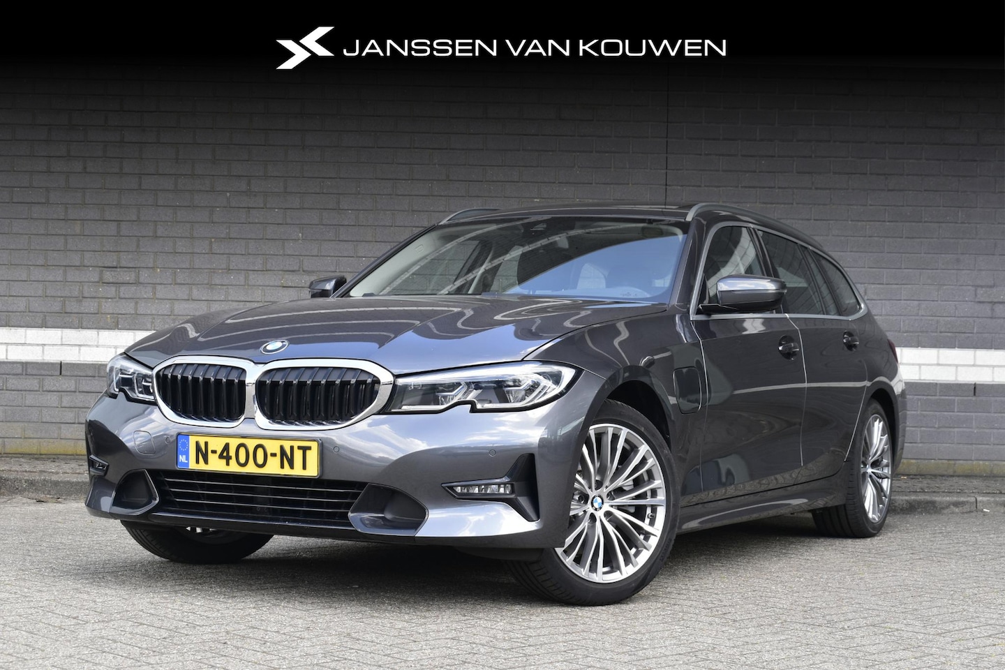 BMW 3-serie Touring - 320e Business Edition Plus / Panoramadak / Lederen Sportstoelen / Stoelverwarming / Navi - AutoWereld.nl