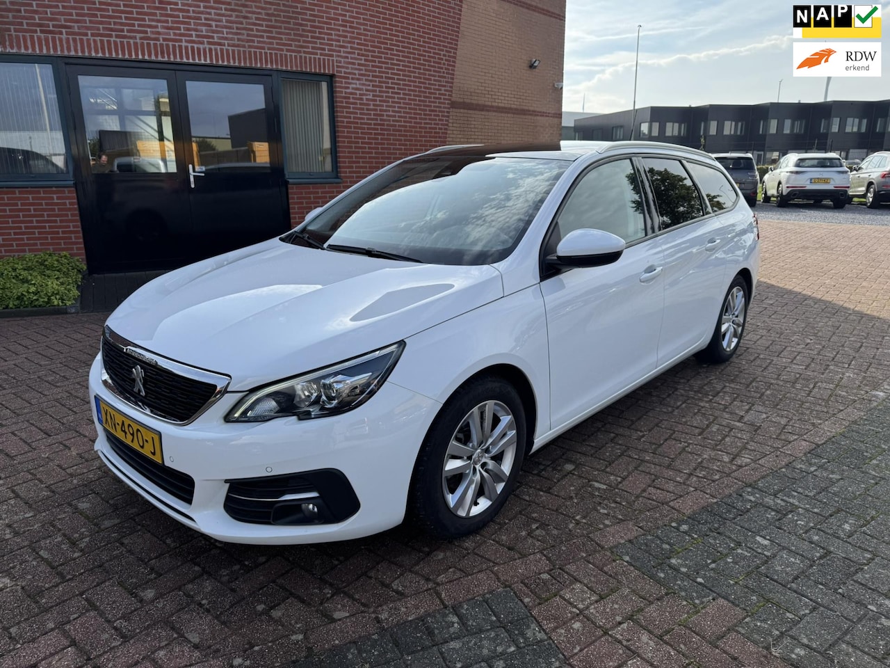 Peugeot 308 SW - 1.2 PureTech Blue Lease Executive 1.2 PureTech Blue Lease Executive, Pano, PDC v+a, Trekhaak, - AutoWereld.nl