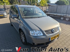 Volkswagen Touran - 1.6-16V FSI Highline
