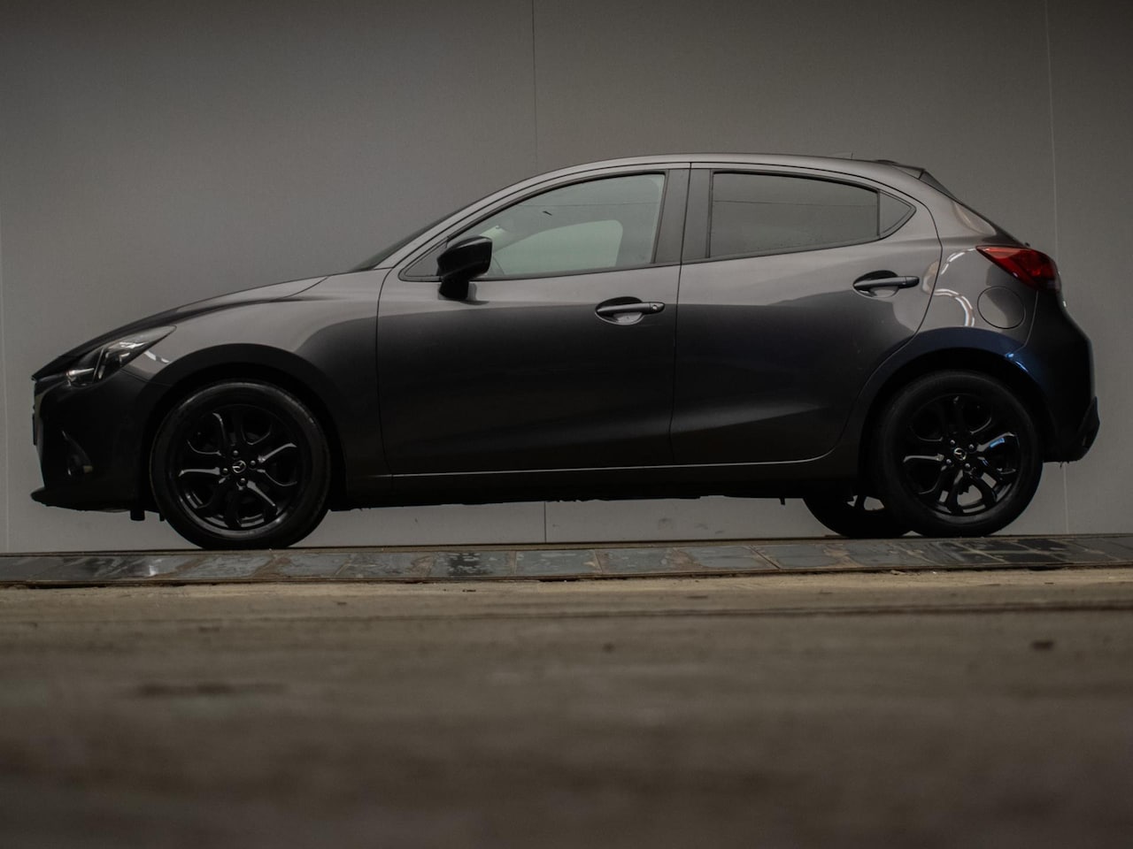 Mazda 2 - 1.5 Skyactiv-G Sport Selected (NAVI,LED,CRUISE,CLIMATE,PDC,GETINT,LM VELGEN,CAMERA,NETTEST - AutoWereld.nl