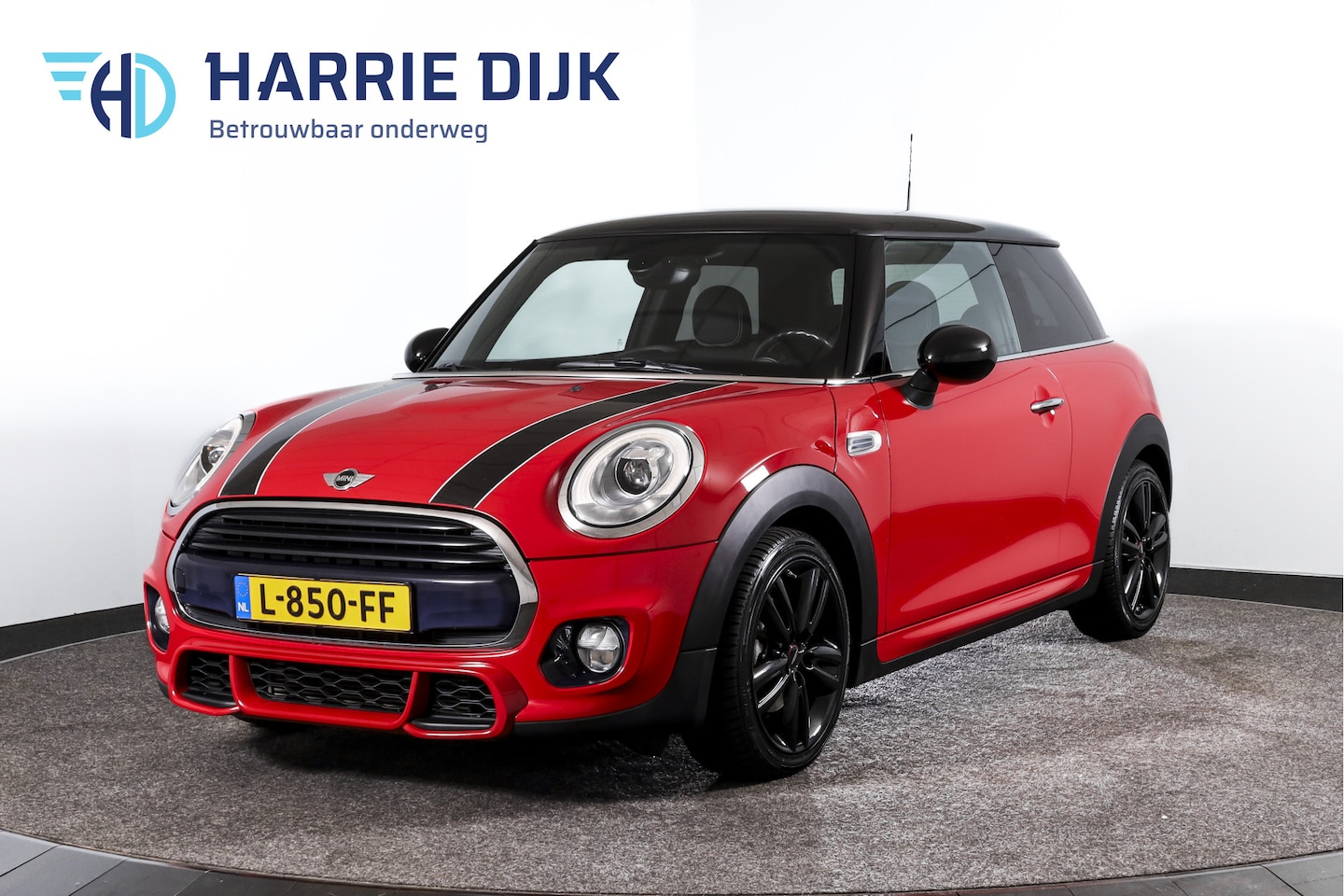 MINI John Cooper Works - 1.5 135 PK Chili - JCW Trim | Cruise | Stoel-+Voorruitverw. | PDC | NAV | ECC | LM 17" | - AutoWereld.nl