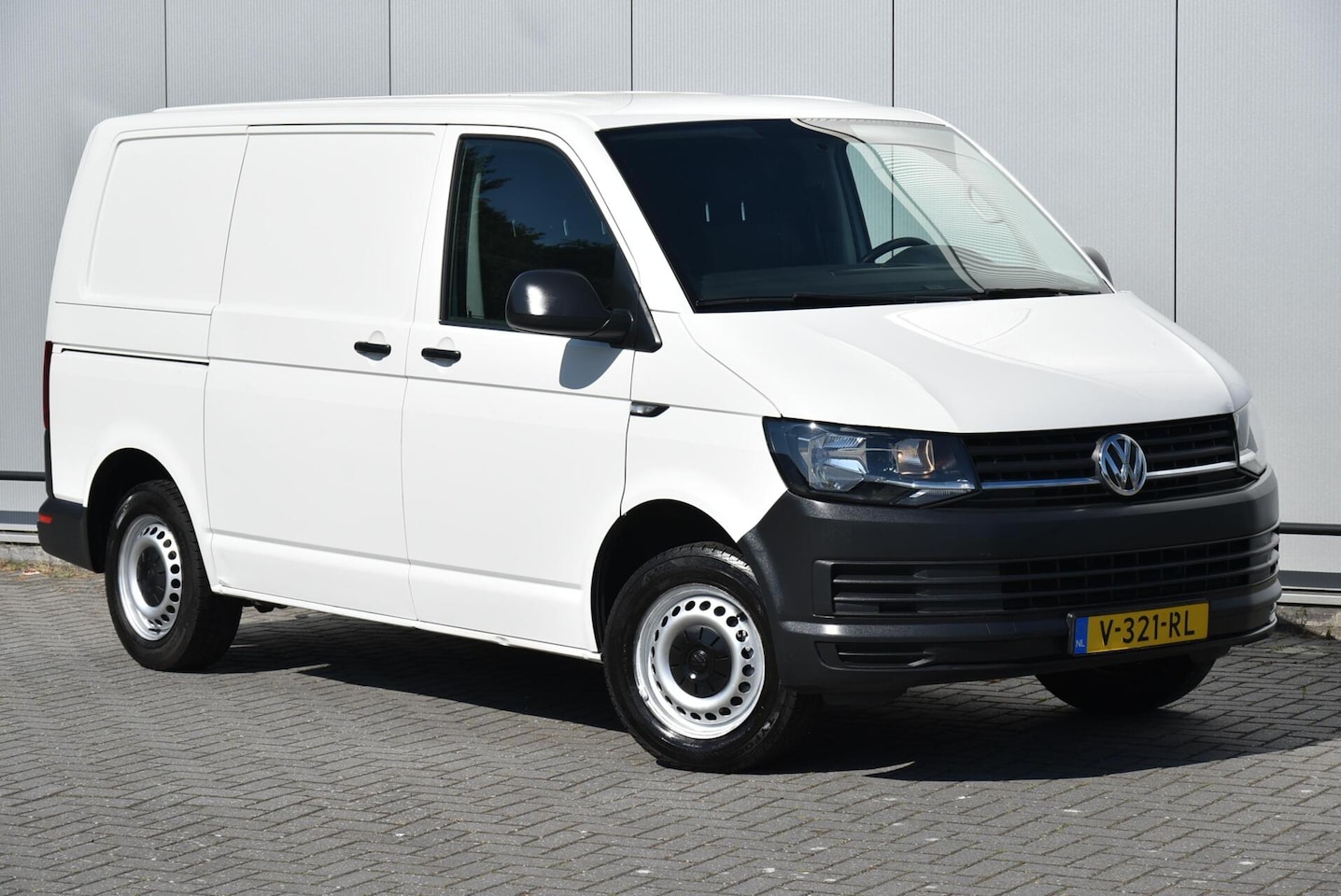 Volkswagen Transporter - 2.0TDI 102 Pk L1H1 Airco Cruise Euro6 - AutoWereld.nl