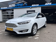Ford Focus Wagon - 1.5 Titanium Edition /CC/Trekhaak/Nieuwe apk bij aflevering